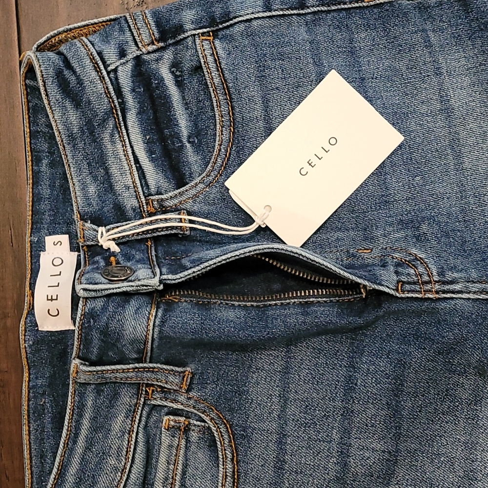 BNWT Cello Distressed Bermuda Shorts - Picture 2 of 5